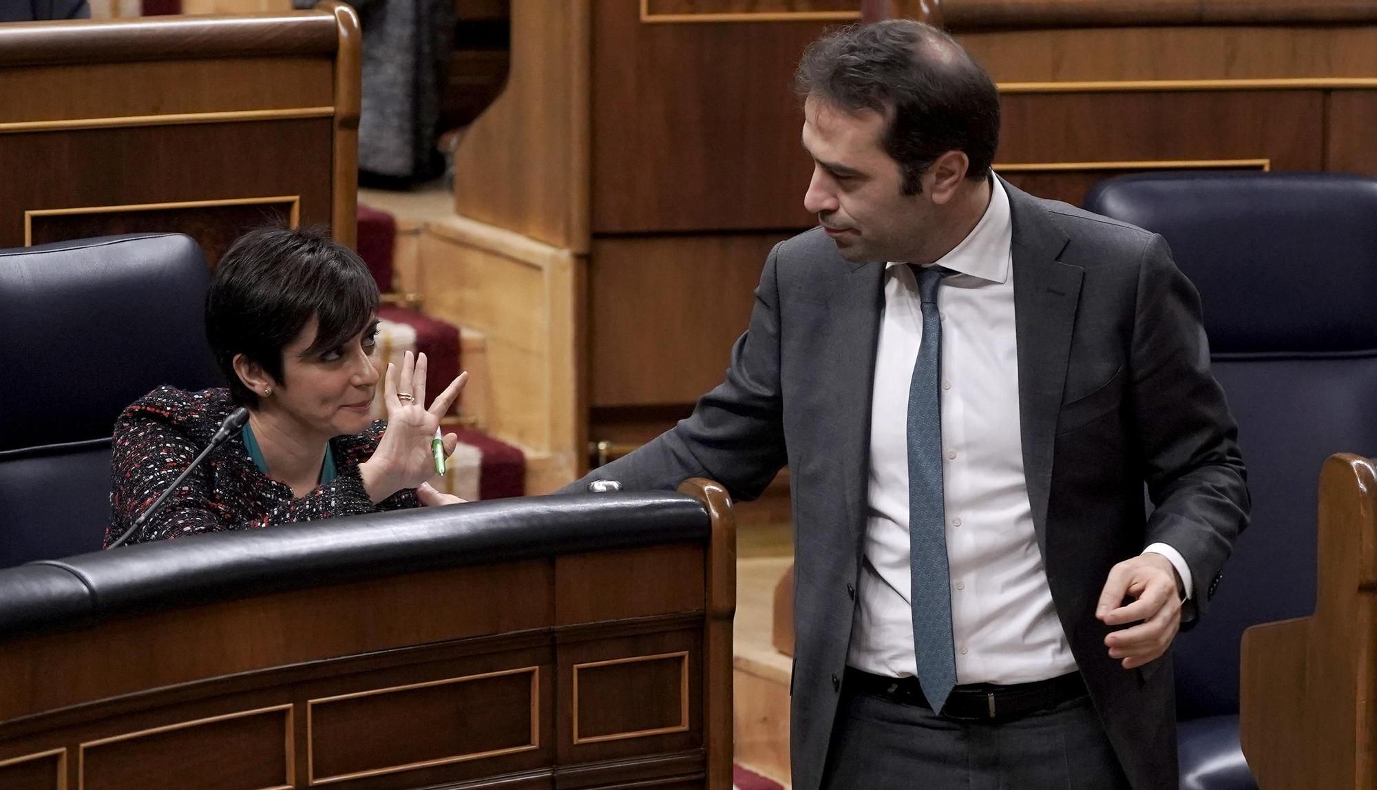 Carlos Cuerpo e Isabel Rodríguez en la sesión de control al Gobierno en el Congreso.