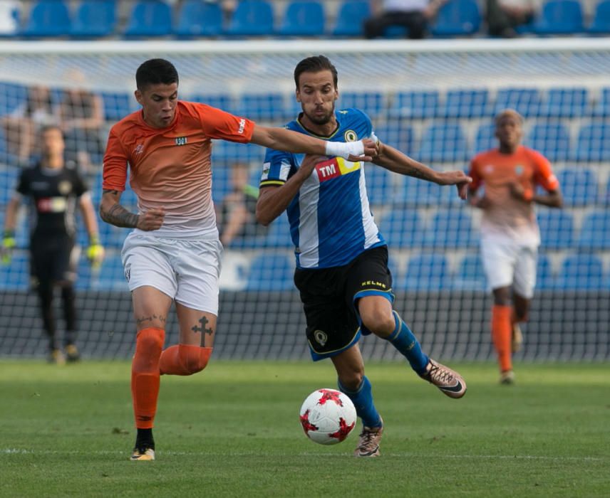 El Hércules despide al técnico argentino tras ganar por 3-2 al Peralada con mucho sufrimiento.