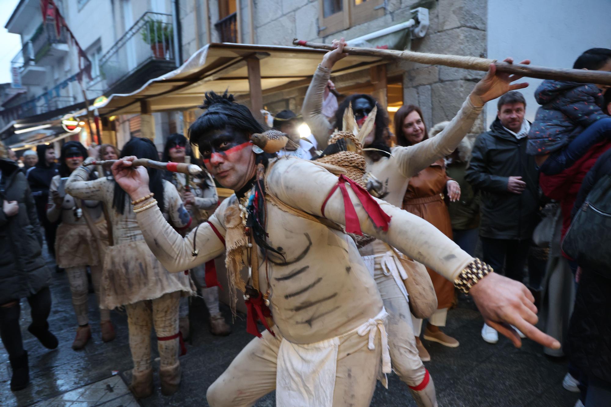 La representación teatral triunfó pese a la lluvia para luego trasladar el ambientazo de fiesta a las calles del casco histórico