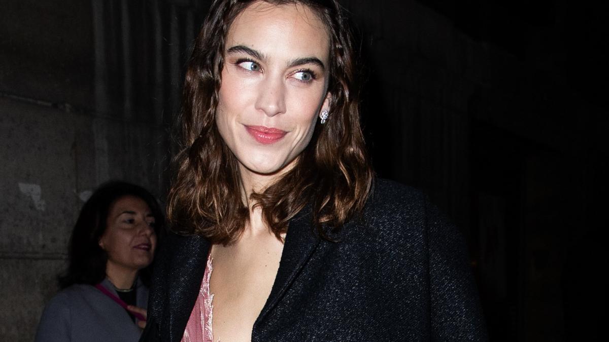 Llegó la hora: Mango tiene las blazer de entretiempo favoritas de Alexa Chung (y también nuestras)