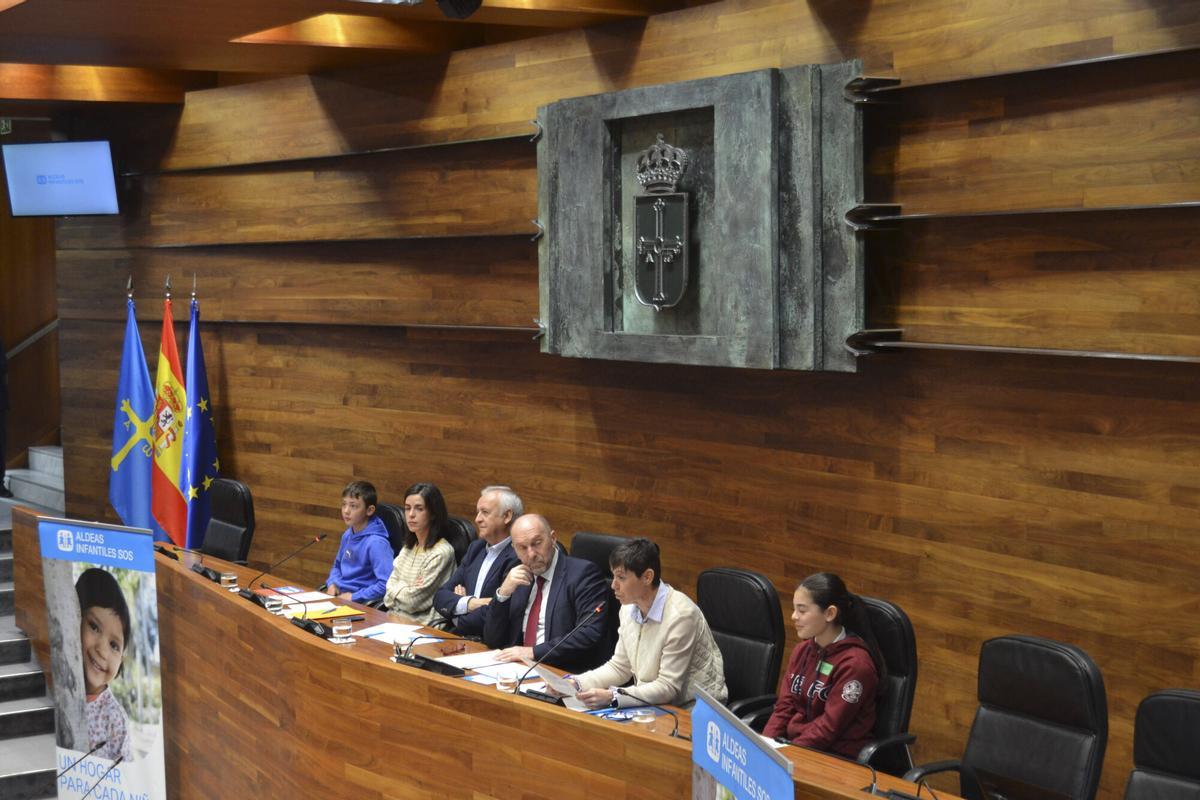 EN IMÁGENES: Sesenta alumnos asturianos se convierten en diputados por un día