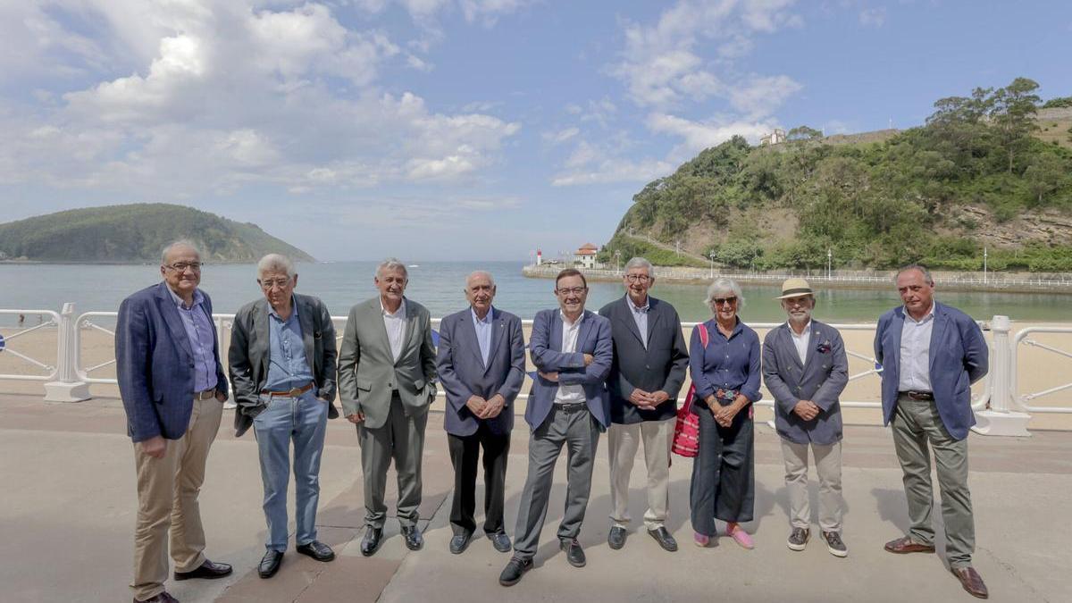 Rectores, exrectores y cargo académicos en el encuentro organizado por LA NUEVA ESPAÑA en Ribadesella.