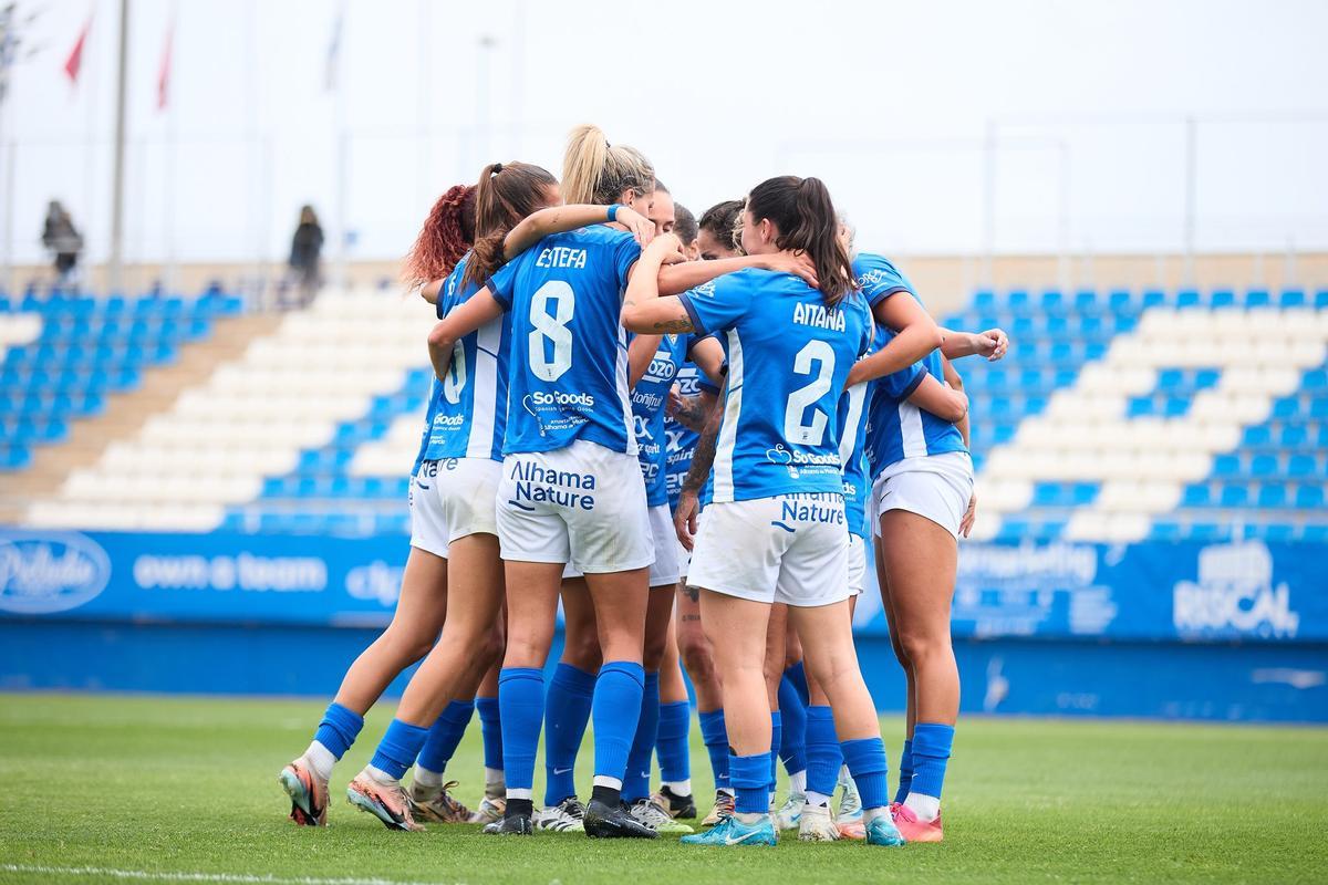 El Alhama ElPozo celebra un gol
