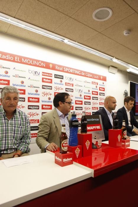 Firma del acuerdo entre el Sporting y el Fútbol Base de Gijón