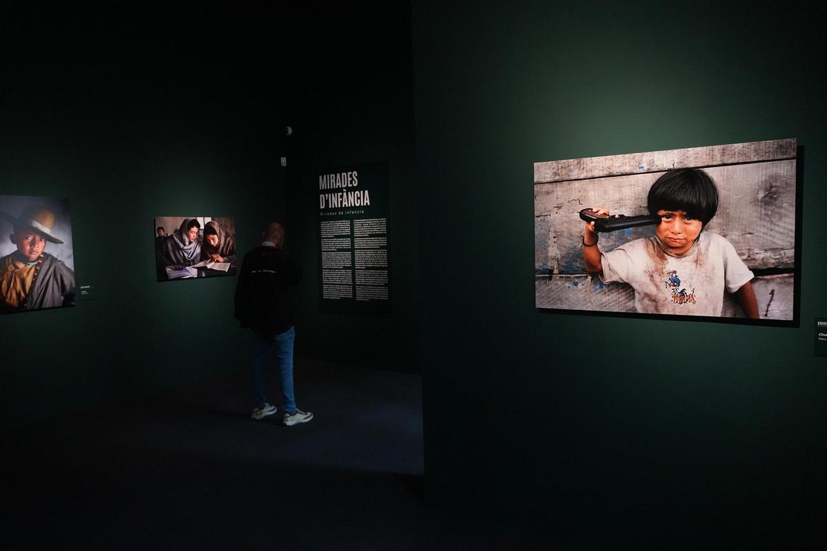 Exposición del fotógrafo Steve McCurry en el Palau Martorell de Barcelona