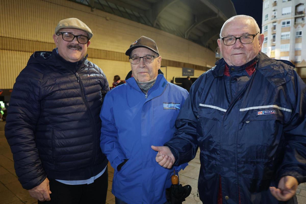 Galería | La lluvia respeta en el SkyFi Castalia y gran ambiente para ver el Barcelona-Athletic de la Supercopa