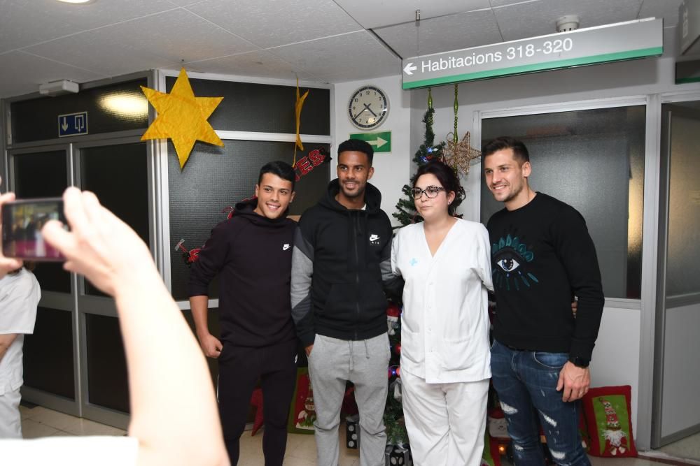 Visita del Girona FC als nens a l'hospital