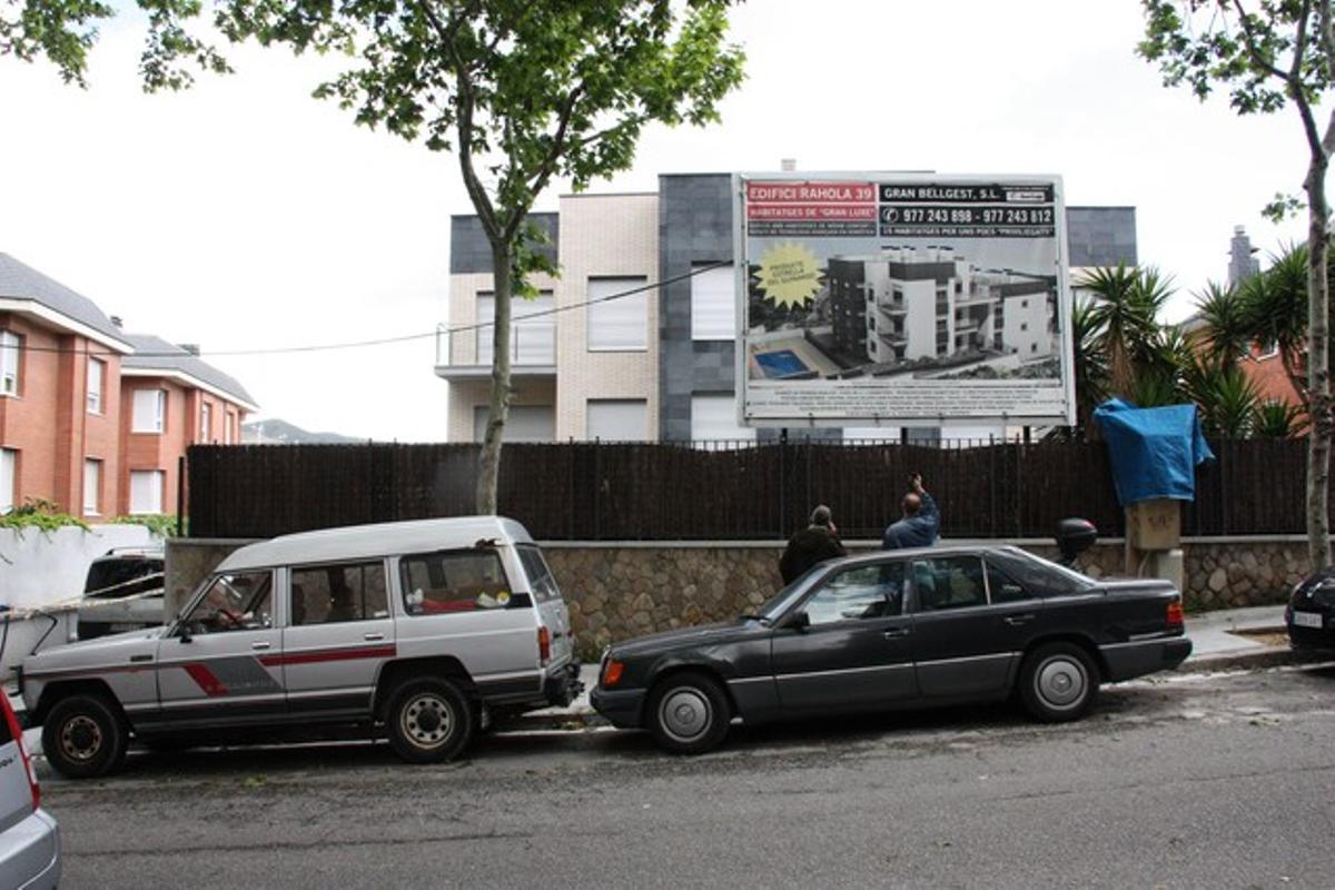 Imatge de l’edifici en què la mala combustió d’un generador ha intoxicat 10 persones i un home ha mort. Imatge de l’edifici en què la mala combustió d’un generador ha intoxicat 10 persones i un home ha mort.