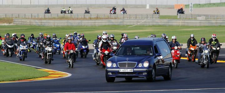 Homenaje p?stumo al piloto de Alberic (Valencia) Bernat Mart?nez en el Circuit "Ricardo Tormo"