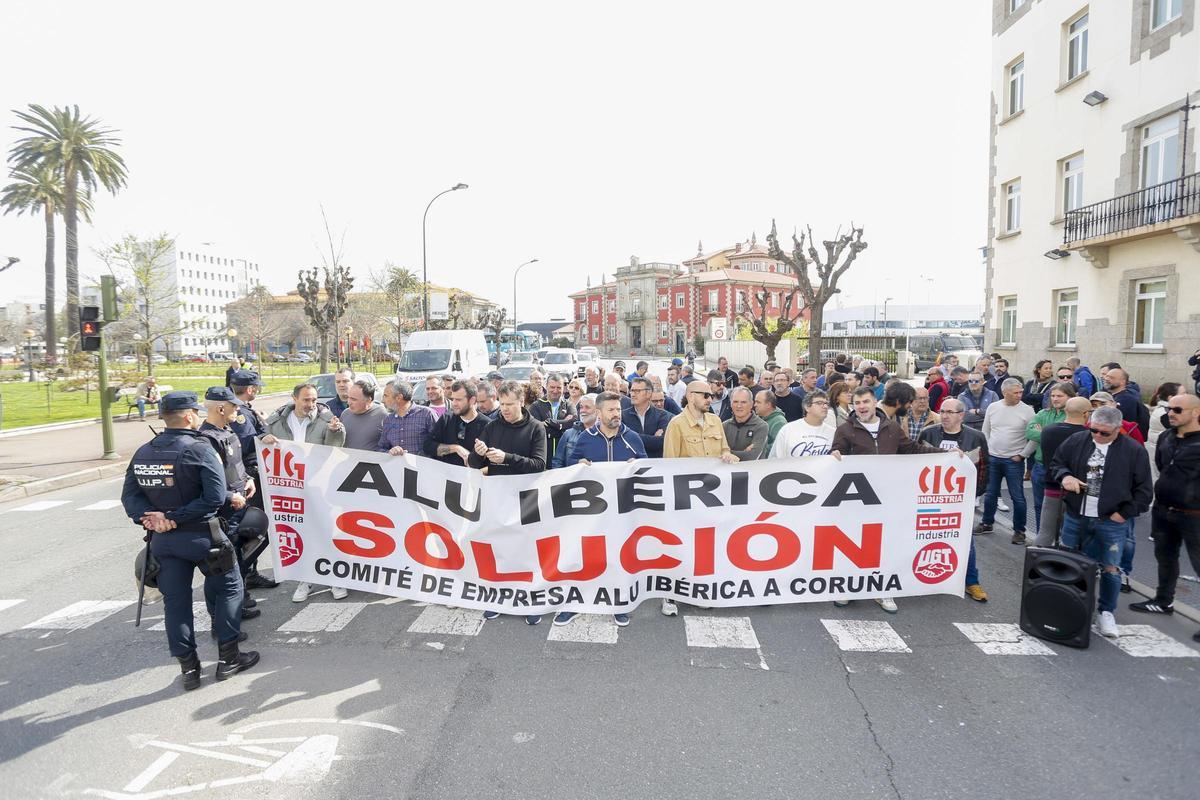 Concentración de trabajadores de Alu Ibérica