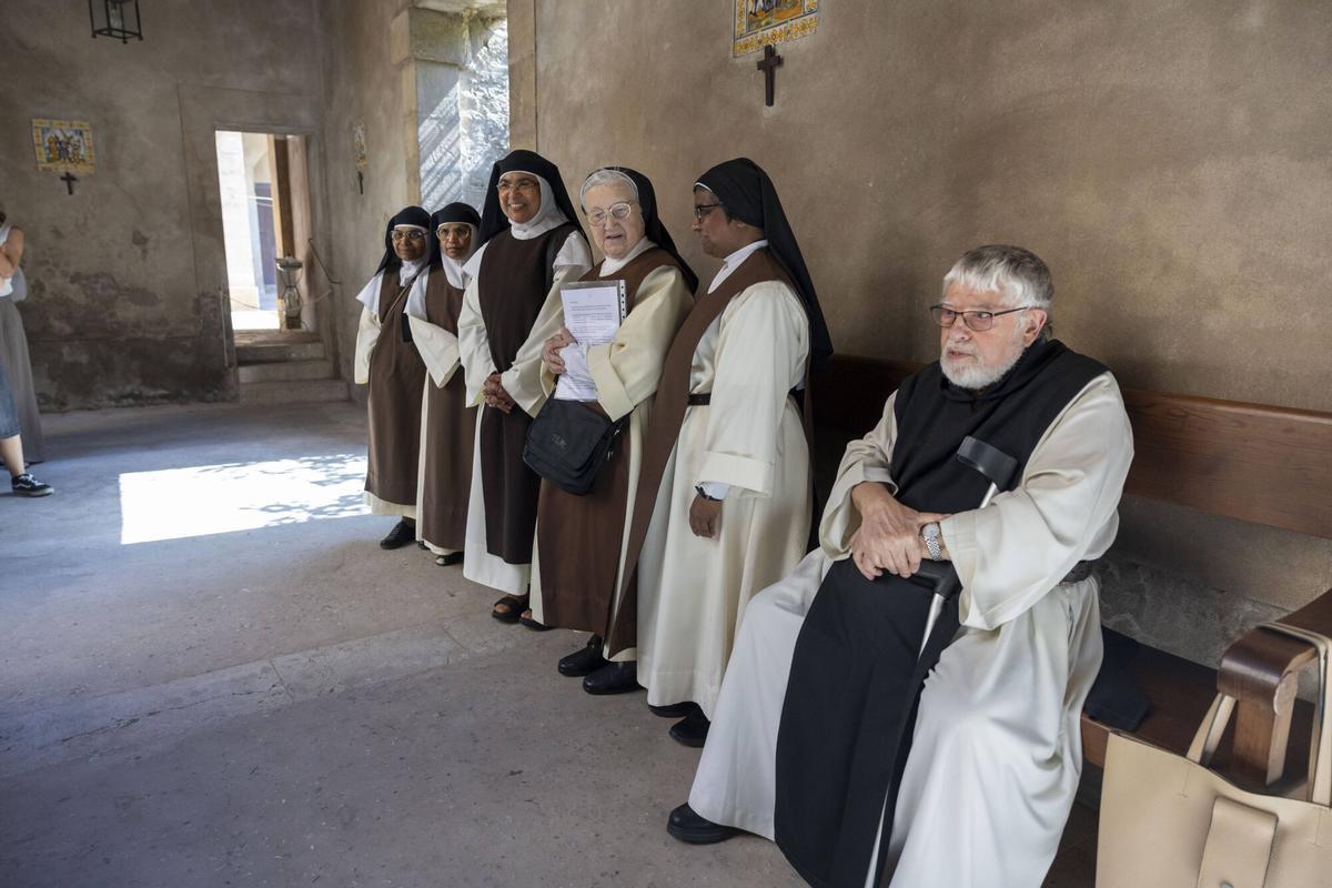 La rueda de prensa de las religiosas del monasterio de Santa Isabel en imágenes