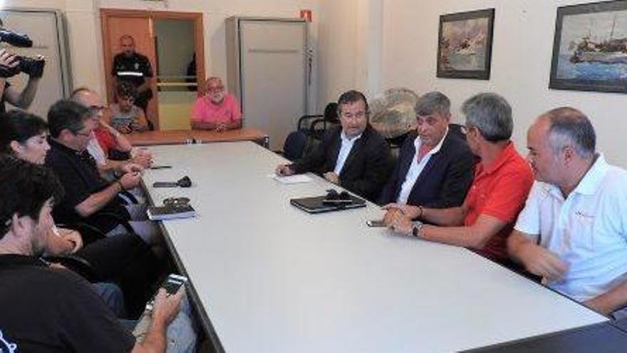 Joan Gual de Torrella reunido en la Casa del Mar con los empresarios de alquiler de vehículos.