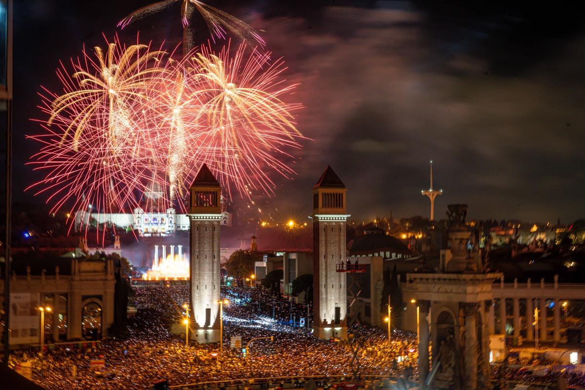 Barcelona, 28/09/2025 Barcelona. Piromusical de la Mercè 2025, visto des de las Arenas. AUTOR: MANU MITRU