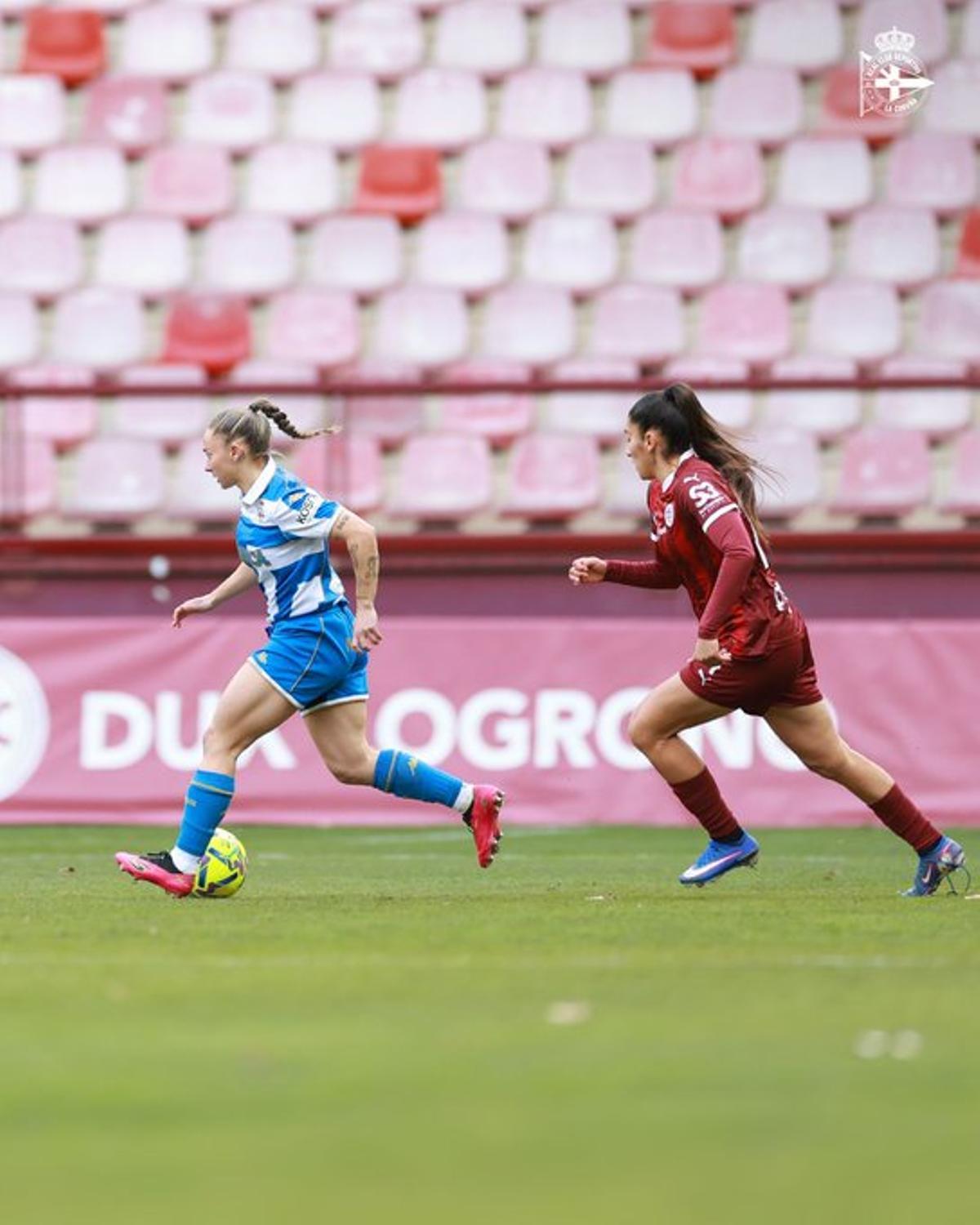 Ainhoa Marín se marcha de una jugadora del DUX Logroño