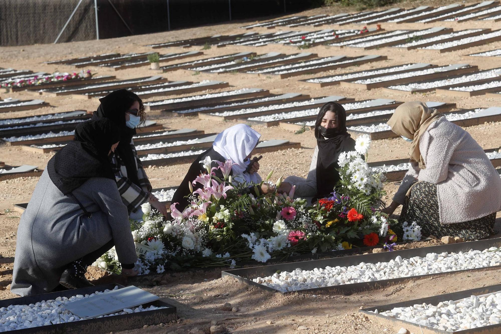 Entierro de Wafaa Sebbah en el cementerio Jardín Muslmán de València