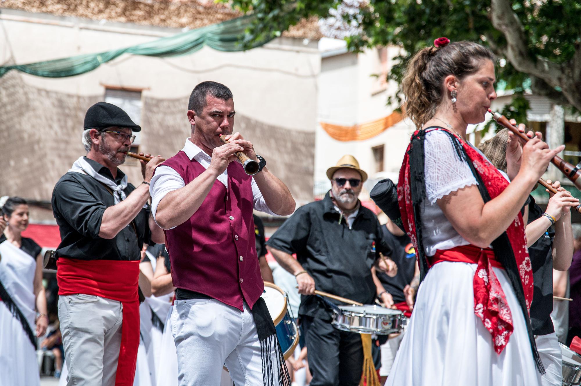 Troba't a les fotos del multitudinari ball de gitanes de Sant Vicenç