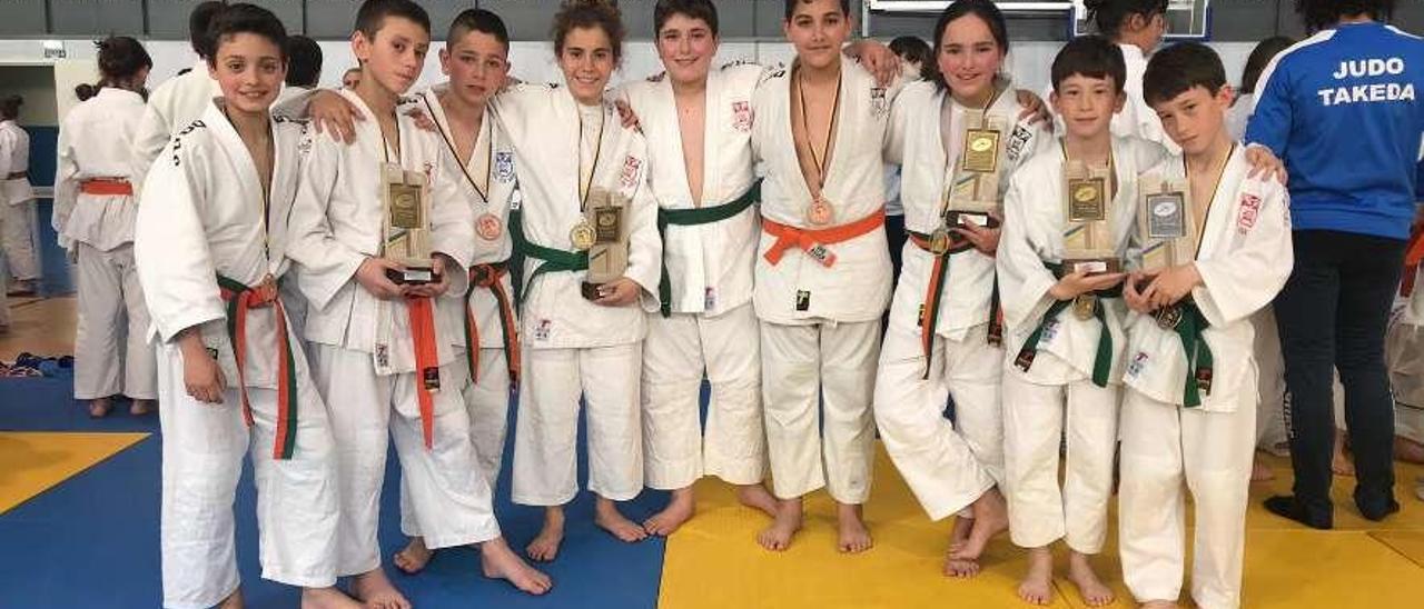 Los deportistas que participaron por el Judo Avilés.