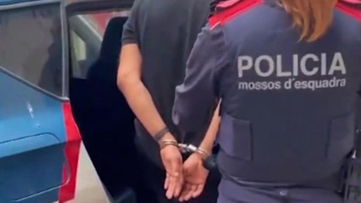 Uno de los detenidos por comprar móviles robados para estafar en cajeros