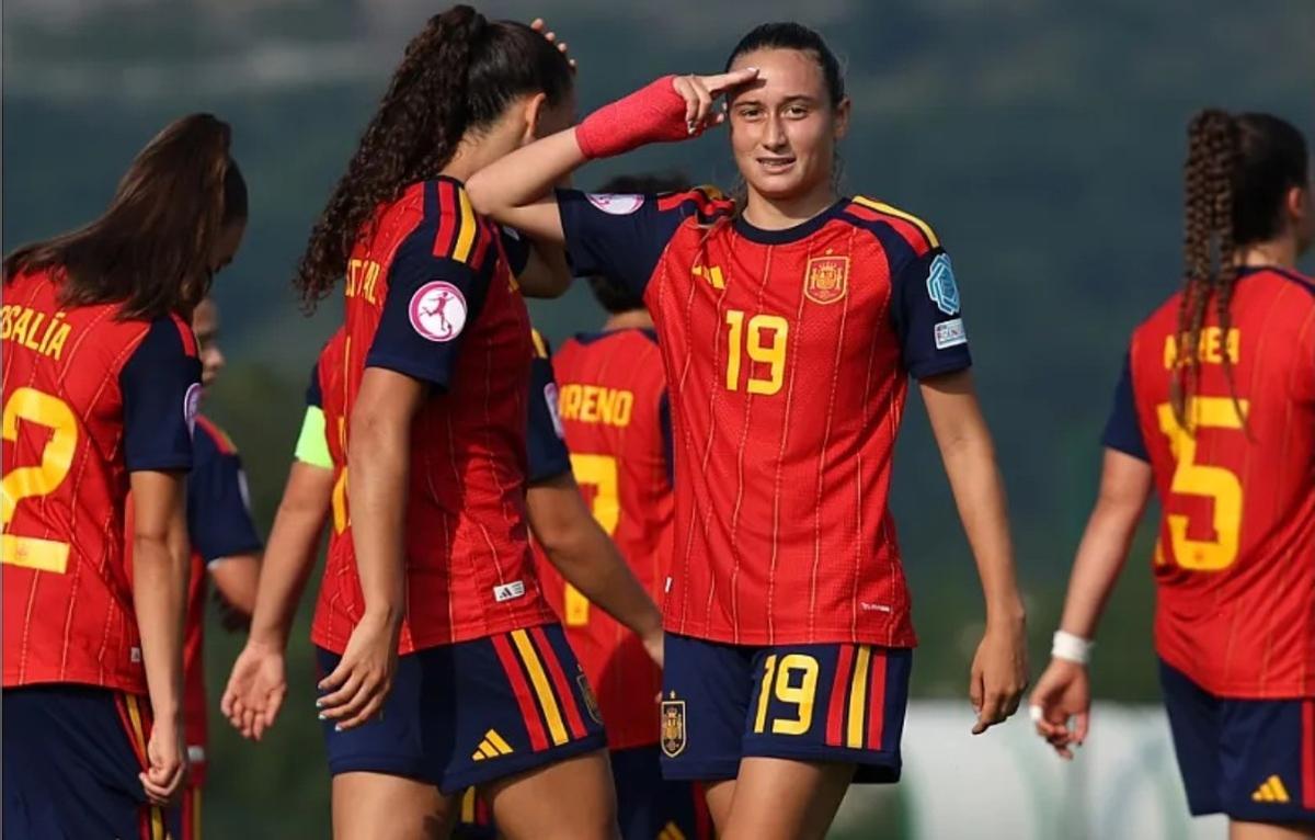 Alba Cerrato celebra un gol.