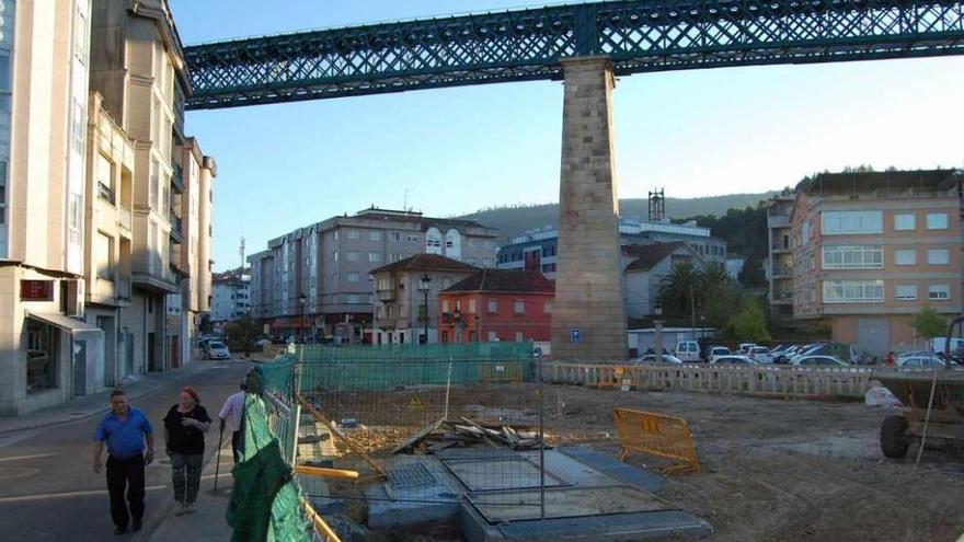 El solar que ocupaba el antiguo edificio de Fenosa, listo para ser ajardinado. // Faro