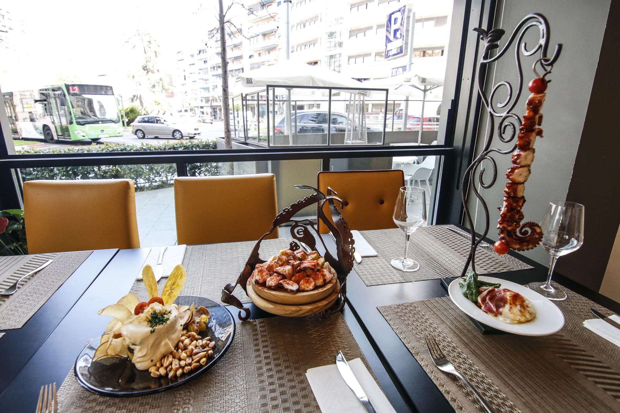 AlcaraVán es tres restaurantes en uno, con salones con ventanas abatibles, terraza exterior y reservado. En la imagen, tres de sus propuestas, en una presentación inmejorable.