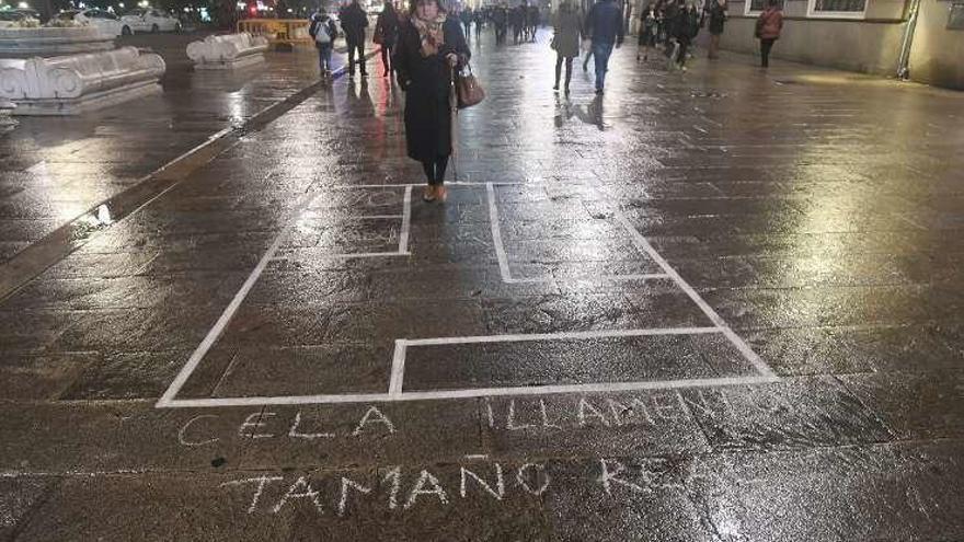 Estructura de una celda, pintada en el Obelisco.