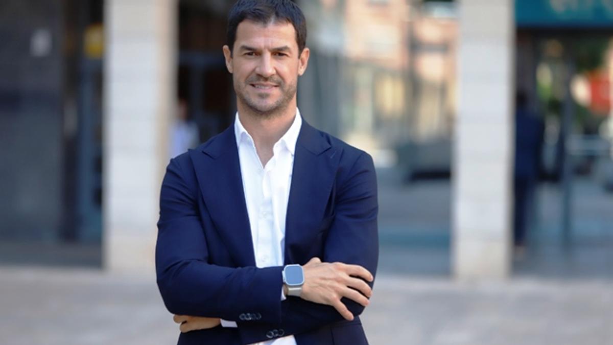 Fernando López, director general del Real Zaragoza, posa para una entrevista con este diario.