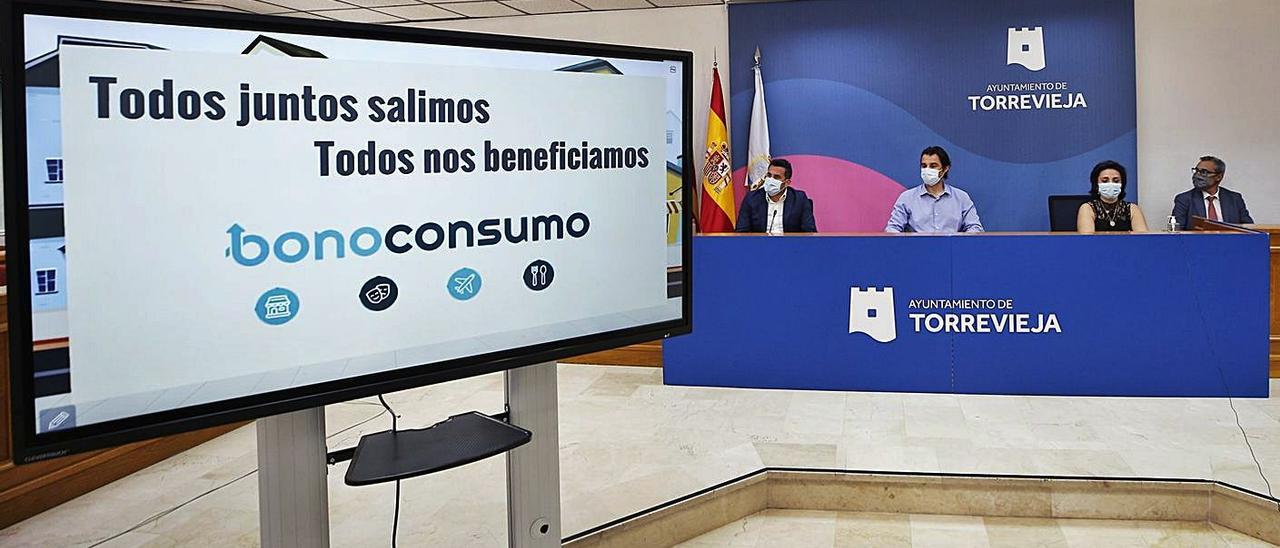 Imagen de la presentación de la iniciativa en el salón de plenos del Ayuntamiento. | J. CARRIÓN