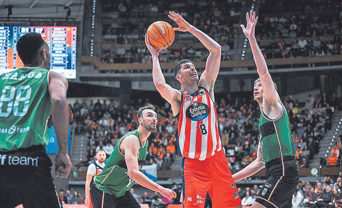 Goran Huskic, con la camiseta del Basquet Coruña.
