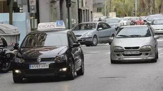 Más de 3.000 alumnos pendientes de examinarse del carnet de conducir en Elche con listas de tres meses de espera