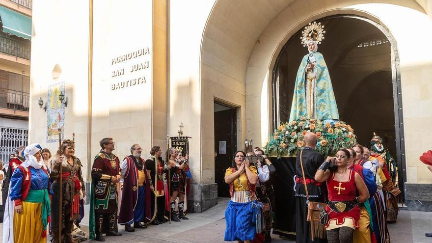 Los Moros y Cristianos  honran a la Patrona de Elche