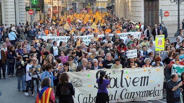 Un "Ja n'hi ha prou!" masivo contra el PP