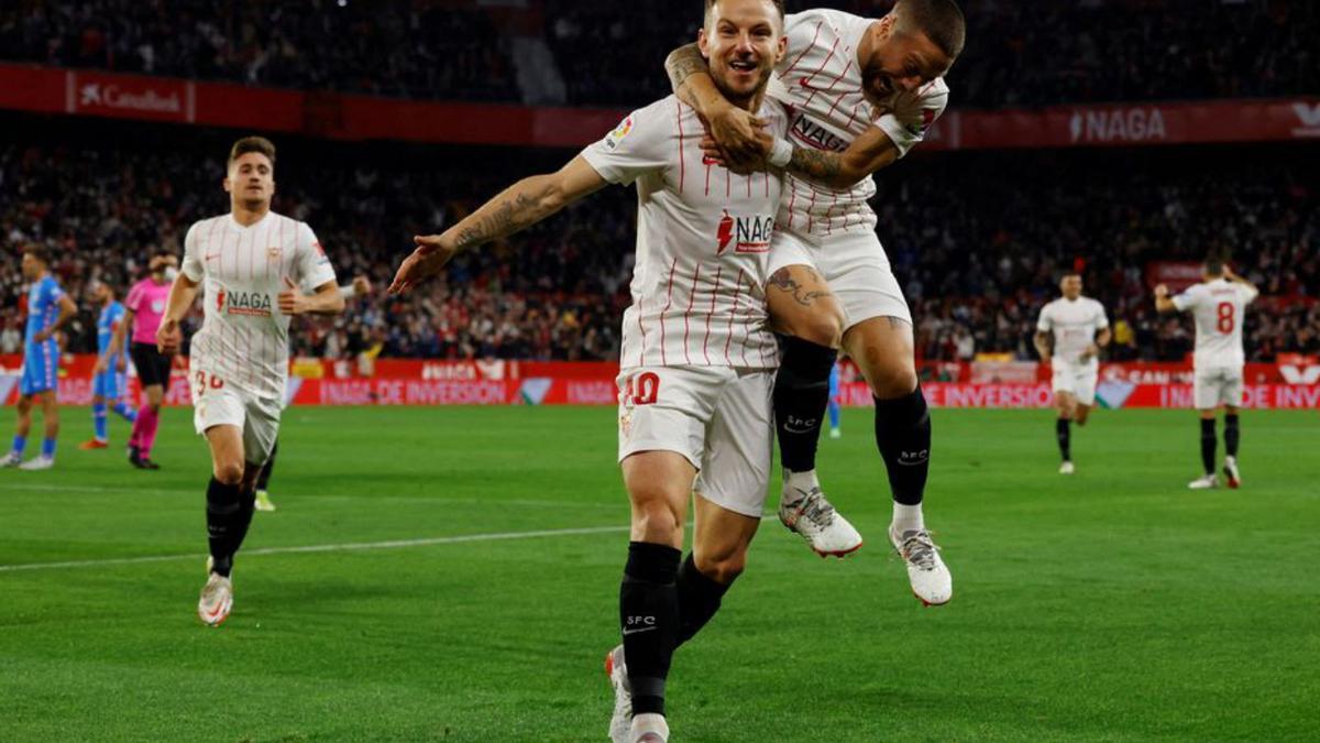 Rakitic celebra el primer gol del Sevilla. |  // REUTERS