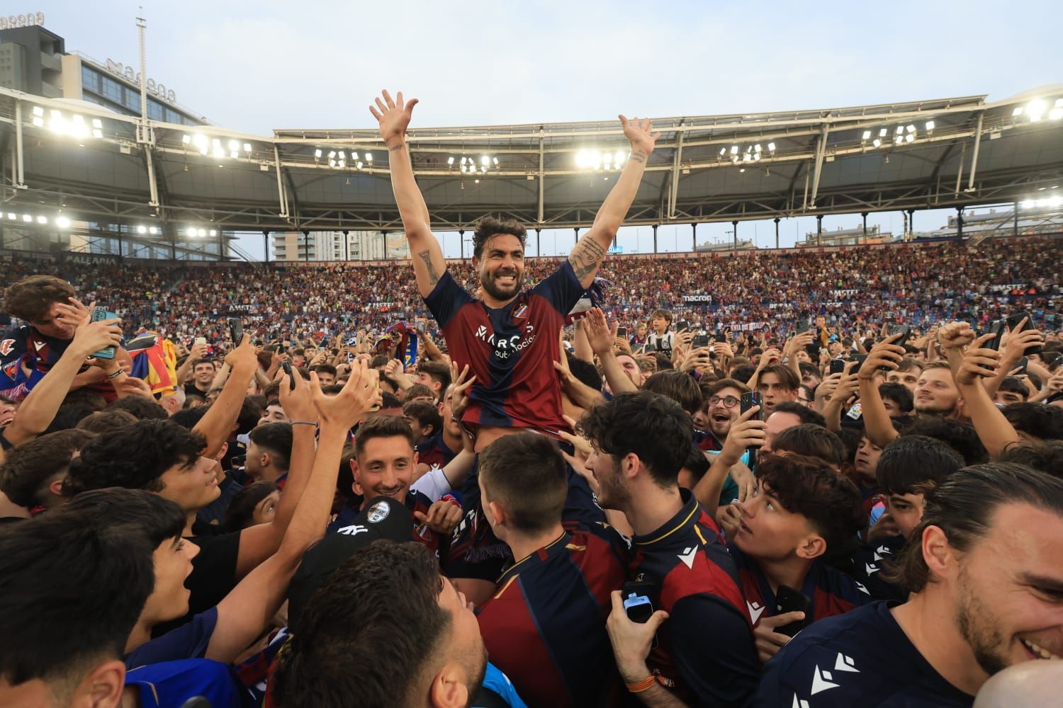 Fiesta en el Ciutat de Valencia: El Levante UD, campeón de Segunda División