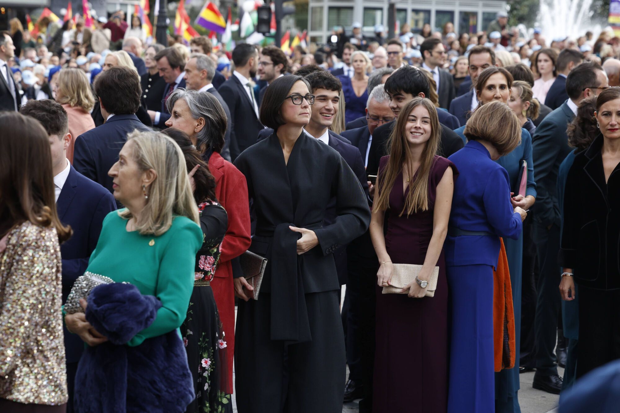  Así fue la llegada de los invitados a los premios "Princesa de Asturias" y su paso por la alfombra azul