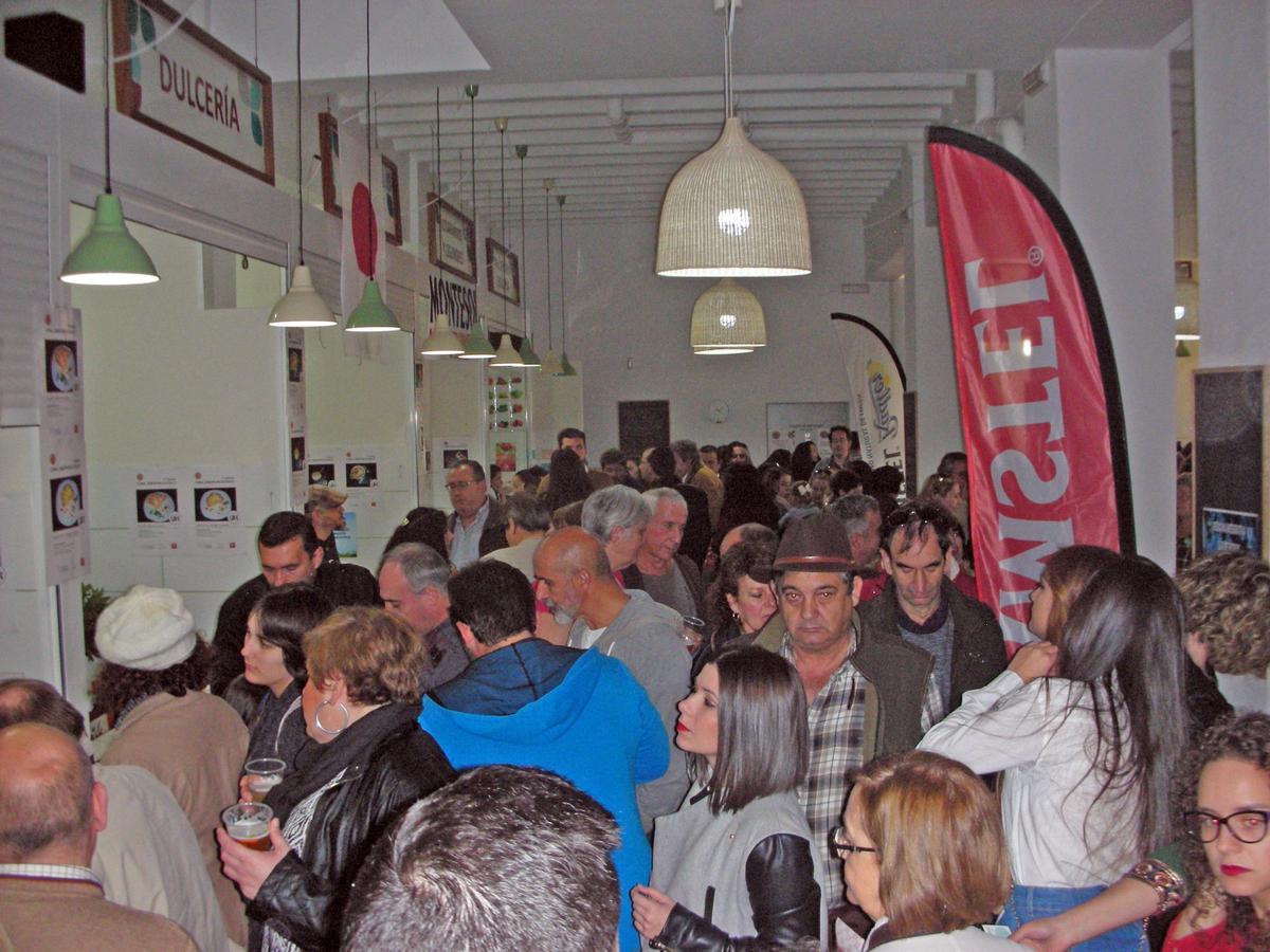 Público, durante un certamen de tapas anterior, celebrado en Coria.