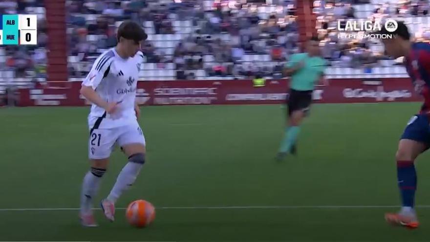 Resumen, goles y highlights del Albacete 3-2 Huesca de la jornada 39 de LaLiga Hypermotion
