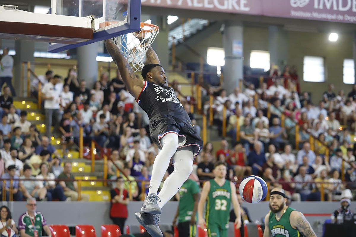 Los Harlem Globetrotters y su espectáculo de baloncesto en Córdoba, en imágenes