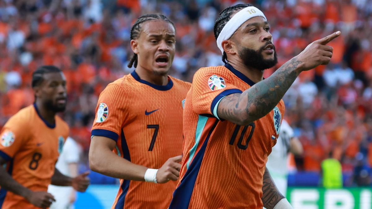 Memphis y Xavi Simons celebran uno de los goles de Países Bajos ante Austria en la fase de grupos de la Eurocopa