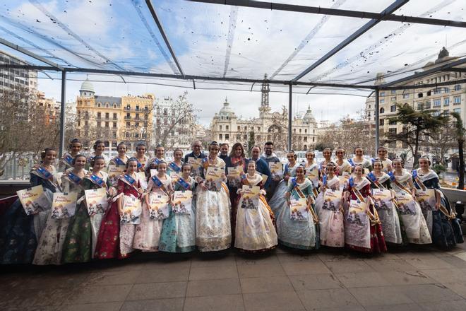 El Extra de Fallas de Levante-EMV llega al balcón del Ayuntamiento
