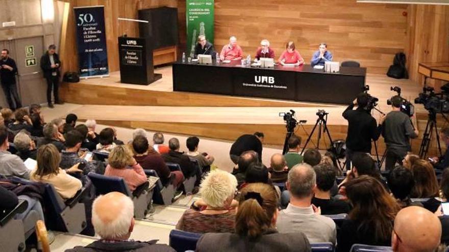 L&#039;auditori de la facultat de Filosofia i Lletres totalment ple