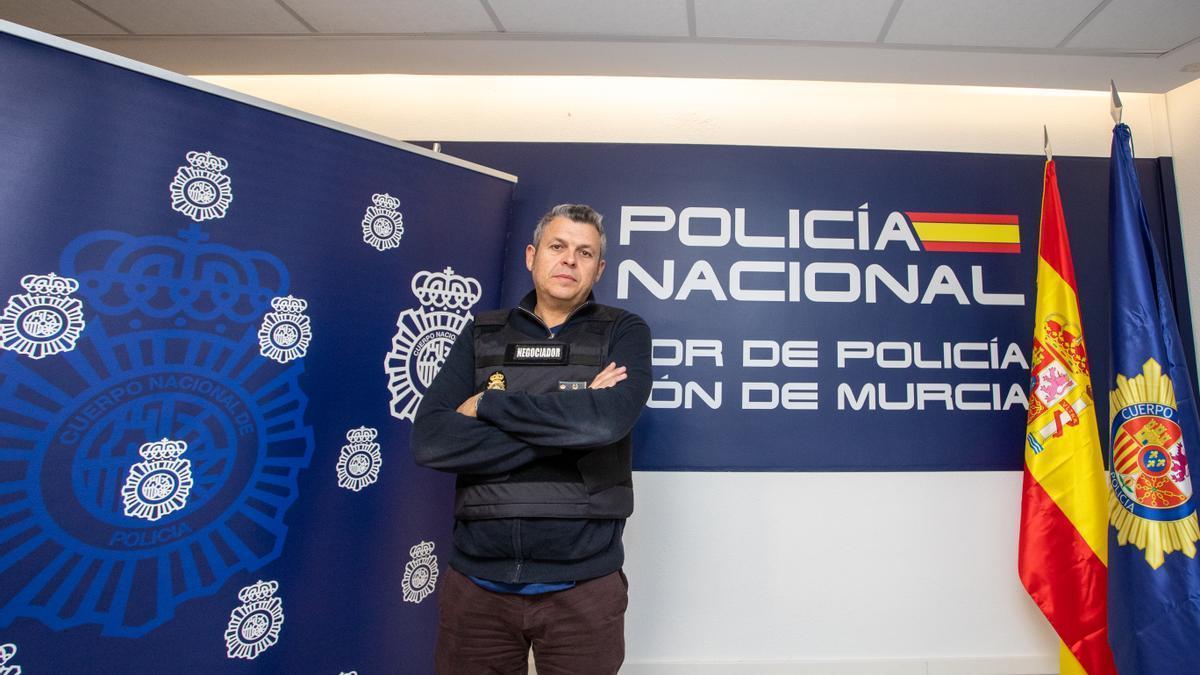 Marcos Castro, inspector jefe y negociador de la Policía Nacional, en la Jefatura de Ceballos.