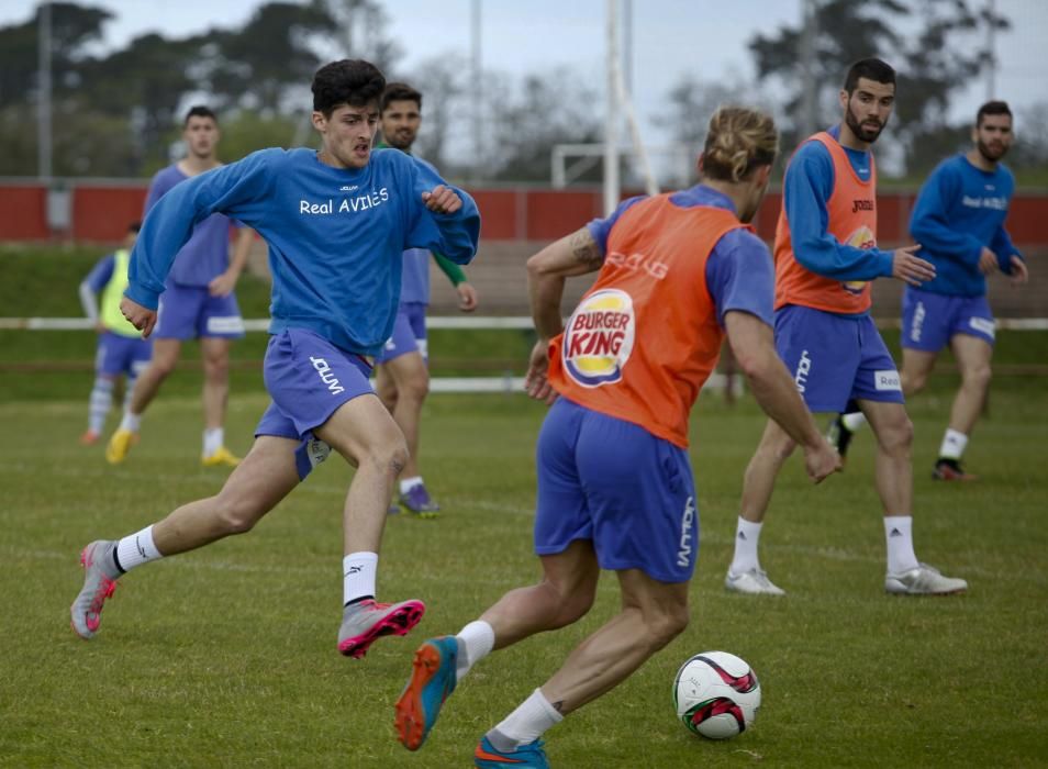 Entrenamiento del Real Avilés en las instalaciones de la escuela de Mareo de Gijón