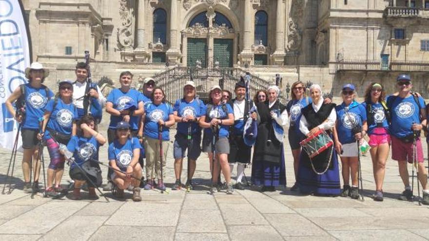 El grupo de &quot;Marchas Nórdicas&quot; de Oviedo culmina su peregrinación por etapas a Santiago