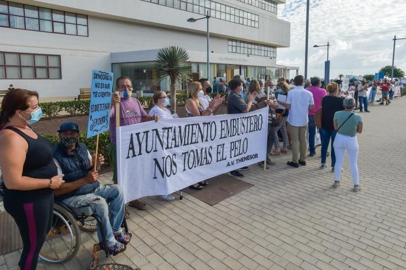 Manifestación ante el Ayto de Telde de colectivos vecinales de Jinámar