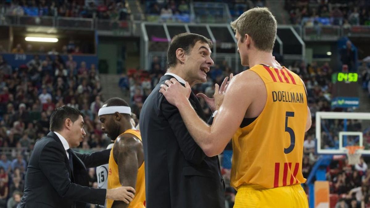 Bartzokas junto a Doellman durante el duelo disputado este domingo en Vitoria