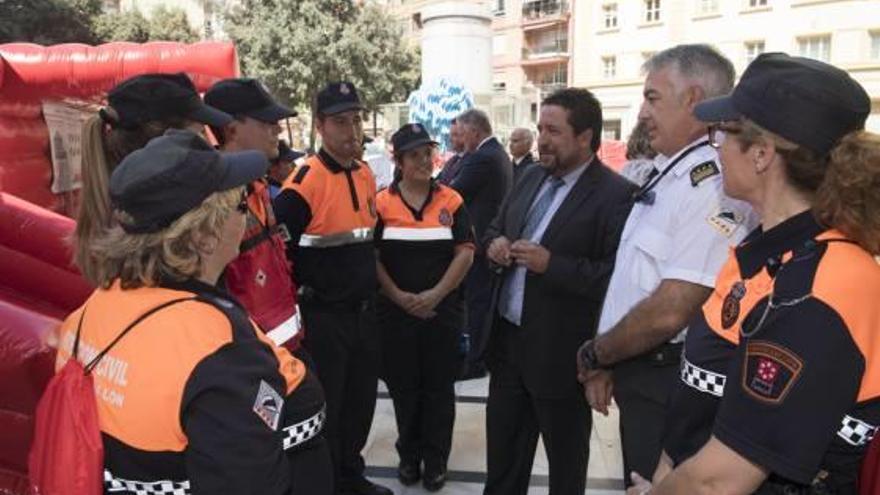 Javier Moliner con voluntarios del servicio.