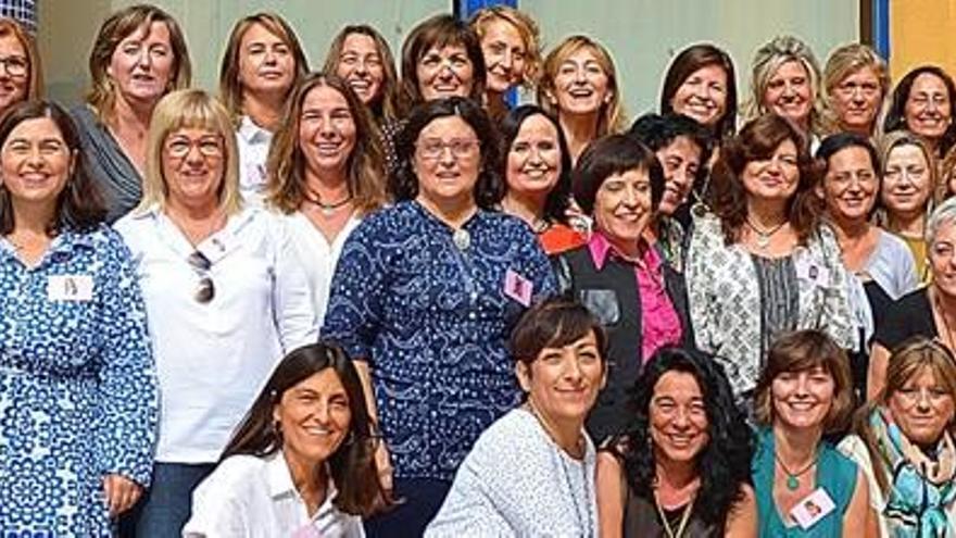 Antiguas alumnas de Carmelitas celebran un reencuentro en el antiguo colegio