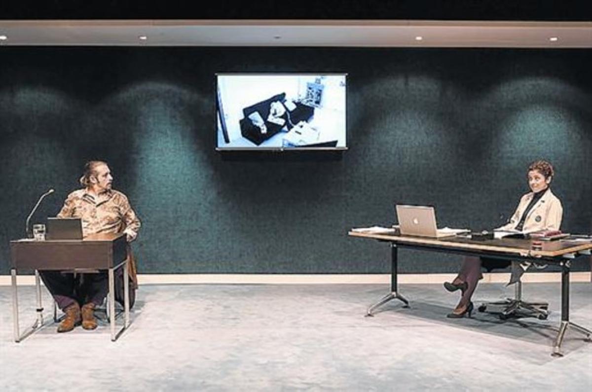 Ramon Madaula i Anna Sahun, en una escena d’’Idiota’.