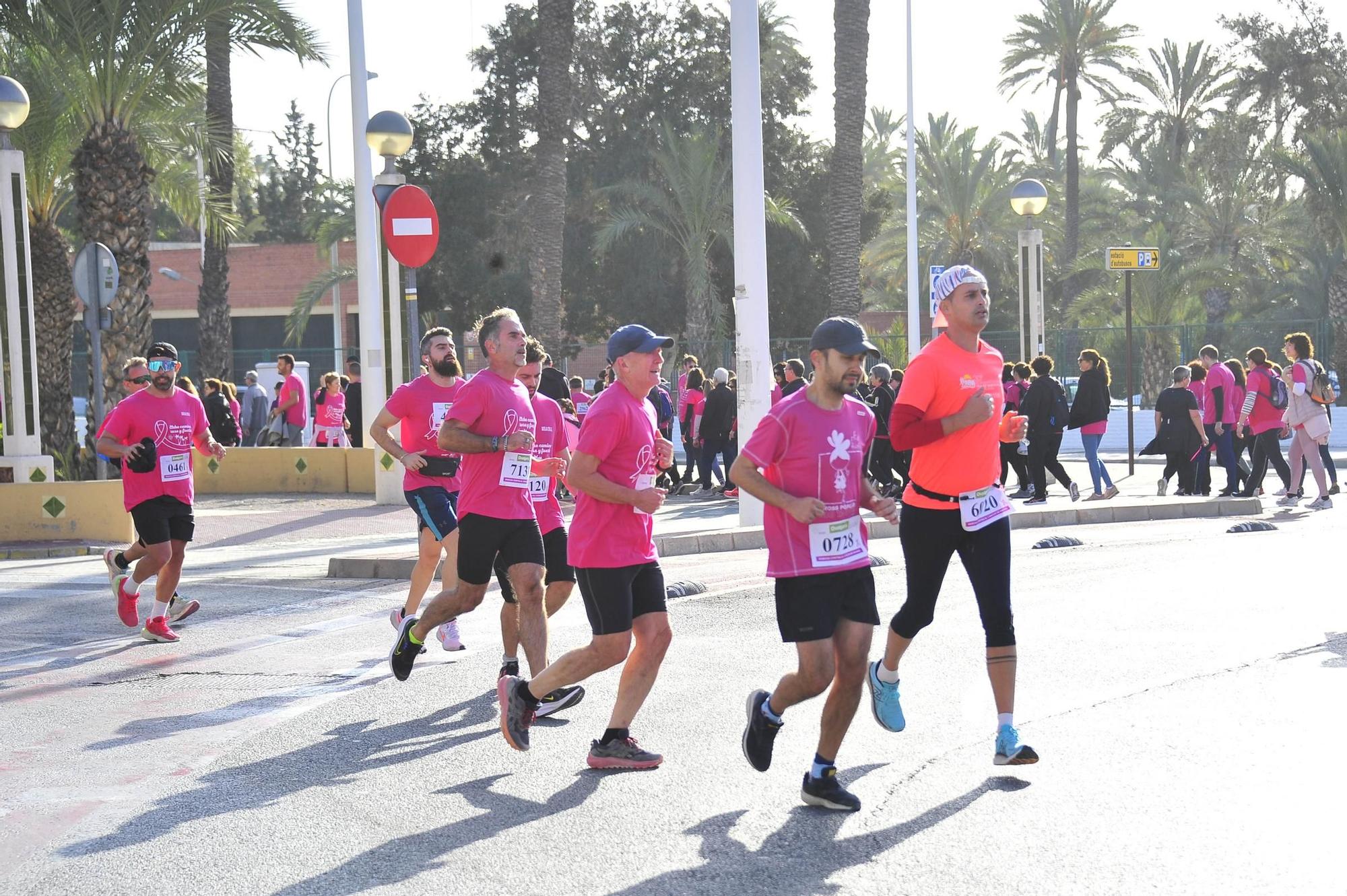 Una marea rosa imparable contra el cáncer de mama en Elche